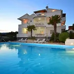 Apartamento Rina-4 By Interhome