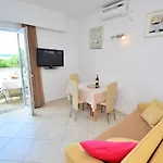 Apartamento Rina-4 By Interhome