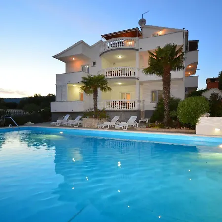 Appartamento Rina-4 By Interhome