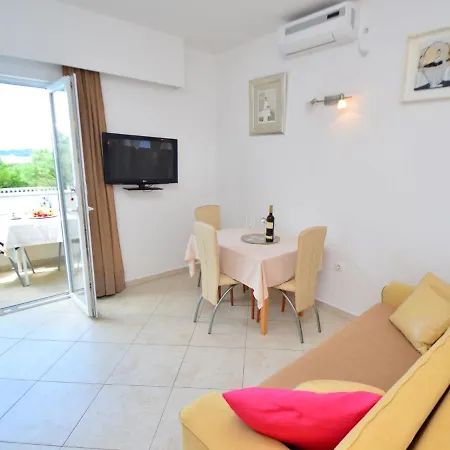 Apartment Rina-4 By Interhome